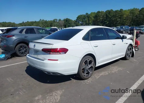 2020 Volkswagen Passat 2.0T R-Line z USA, uszkodzony, nr VIN 1VWMA7A31LC021956